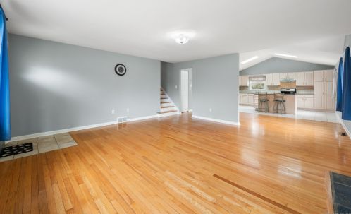 890 Center St, Wallingford CT  06492-5019 exterior