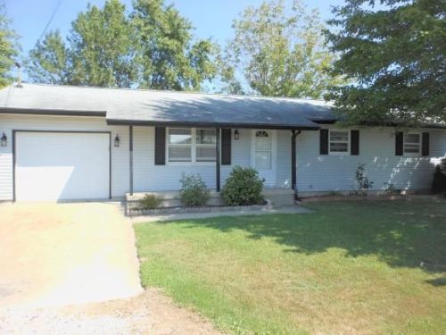 305 Eaton St, Wakefield, IL 62448-1756