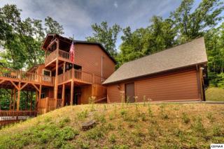 3770 Ginseng Way, Pigeon Forge, TN 37862-8296