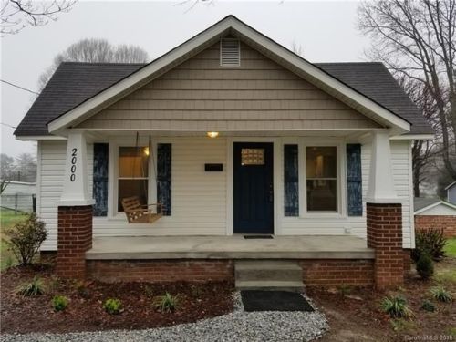 2000 Katherine St, Kannapolis, NC 28083-3045