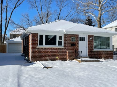 832 Spring Rd, Elmhurst, IL 60126-4726