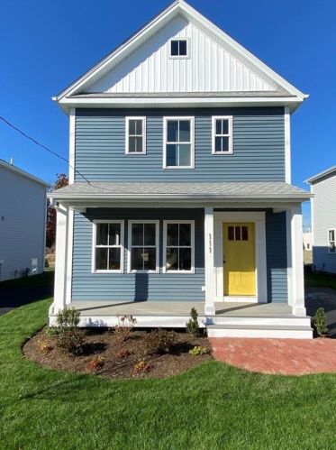 111 Graystone St, Warwick, RI 02886-1355