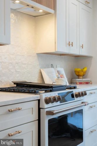 2247 League St, Philadelphia, PA 19146-2525