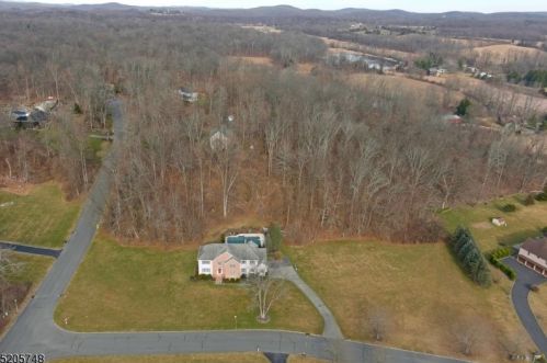 12 Sunny Ln, Andover, NJ 07821-2123
