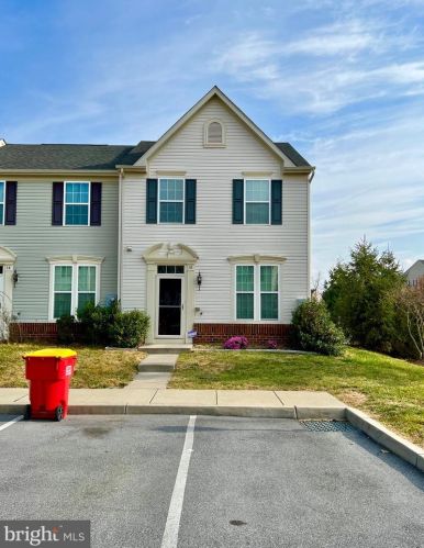 10 Erie Pl, Falling Waters WV  25419-1109 exterior