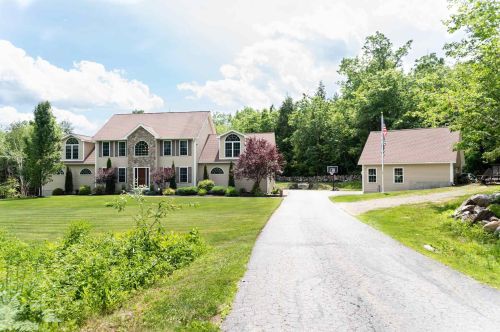 115 Rolling Hill Dr, Weare, NH 03281-5543