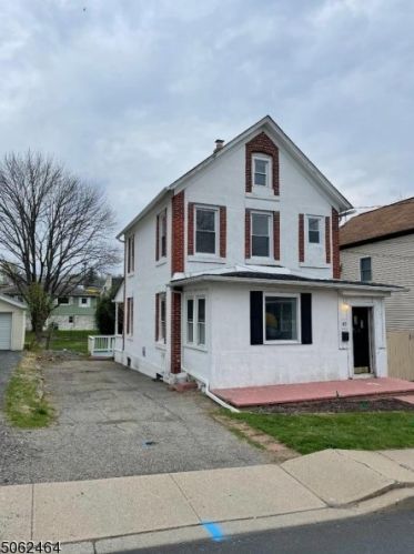 89 Stoll St, Netcong, NJ 07857-1617