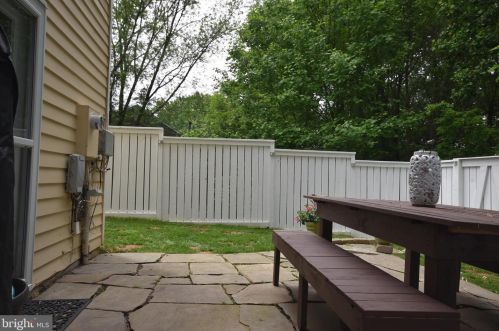 1630 Poplar Grove Dr, Herndon VA  20194-1738 exterior