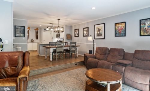 53 Manor Dr, Princeton NJ  08540-1643 exterior