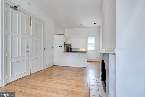 2022 Green St, Philadelphia PA  19130-3275 exterior
