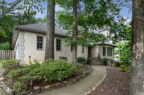 3261 Stonecreek Ct, Suwanee, GA 30024-2809