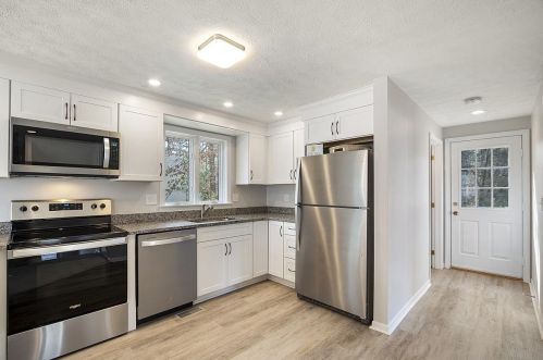 35 Norma Dr, Nashua, NH 03062-1341