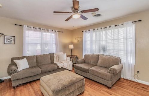 1304 Tucker St, Fort Worth TX  76104-2140 exterior