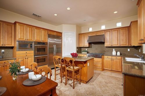 2804 Carrillo Way, Carlsbad, CA 92009-3026