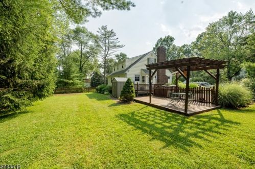 1 Emmett St, Chatham Township, NJ 07928-1522