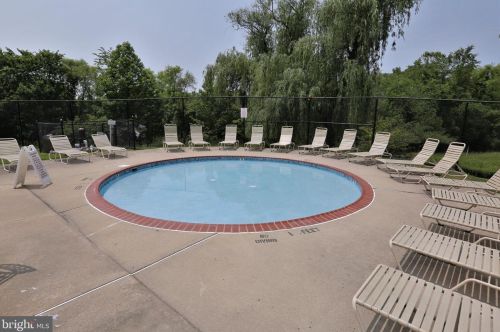 28 Ginger Ct, Princeton NJ  08540-9421 exterior