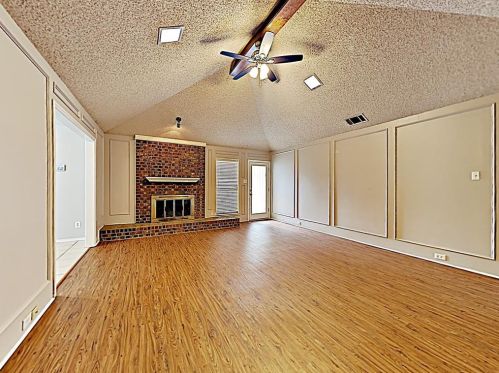 1504 Elizabeth Dr, Carrollton TX  75007-2827 exterior