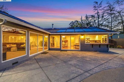 1011 Geneva St, Livermore, CA 94550-5661