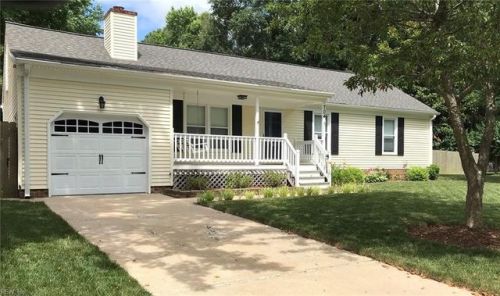 704 Albemarle Ct, Chesapeake, VA 23322-8643