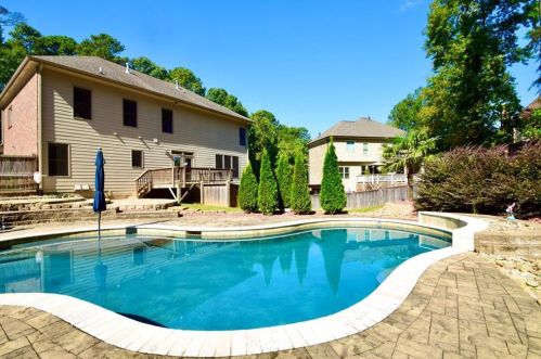 200 Parkview Trace Pass, Lilburn, GA 30047