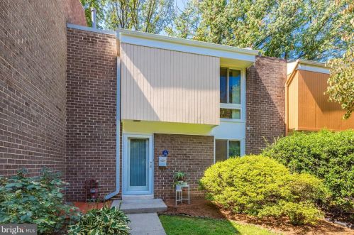 1775 Wainwright Dr, Herndon, VA 20190-3438