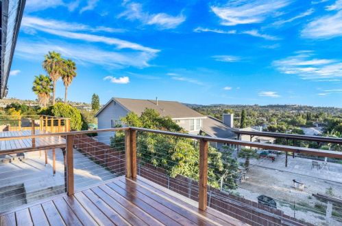 252 Plumosa Ave, Vista CA  92083-8022 exterior