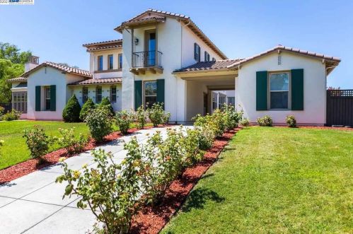 3208 Hutton Pl, Tracy, CA 95377-6690