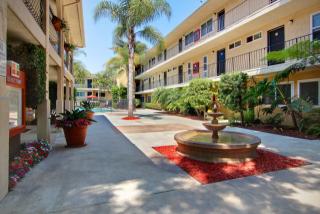 8655 Belford Ave, Los Angeles CA  90045-4567 exterior