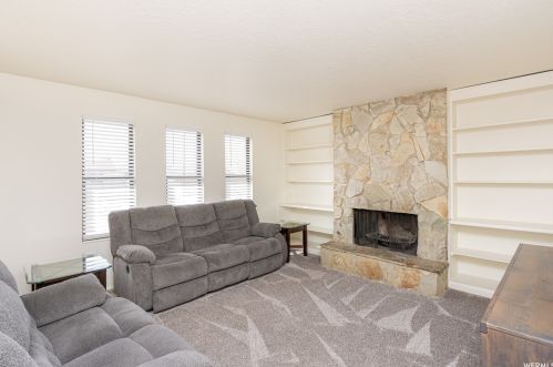 2574 5950, Roy, UT 84067-3217
