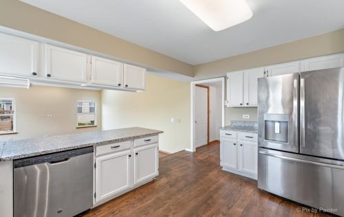 1210 Easton Dr, Carol Stream IL  60188-4817 exterior