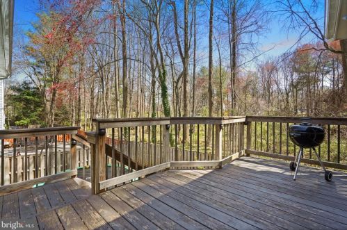 10121 Schoolhouse Woods Ct, Springfield VA  22015-2725 exterior
