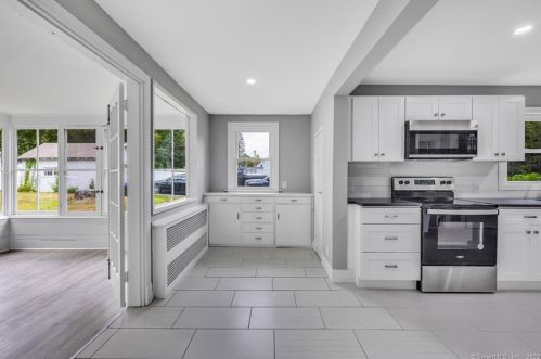 198 Meadow St, Huntington CT  06484-2265 exterior