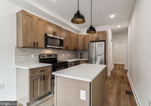 2212 9th St, Philadelphia, PA 19148-3141