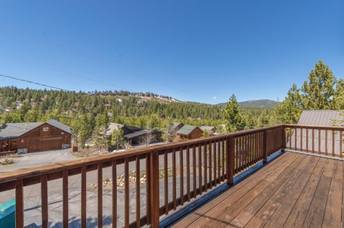 13610 Hillside Dr, Truckee CA  96161-6867 exterior
