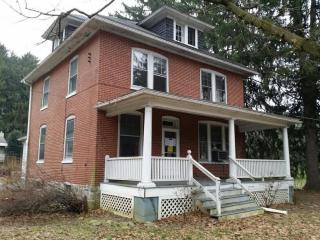 1305 Willow St Pike, Lancaster PA  17602-4836 exterior