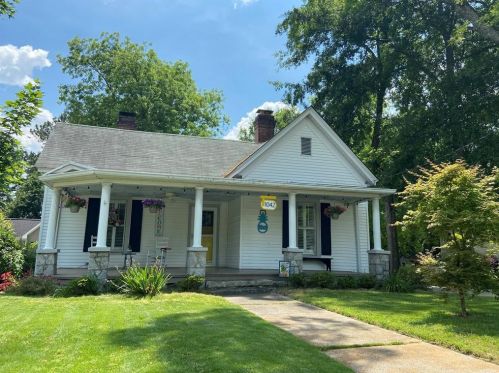 1042 Main St, Conyers, GA 30012-4802
