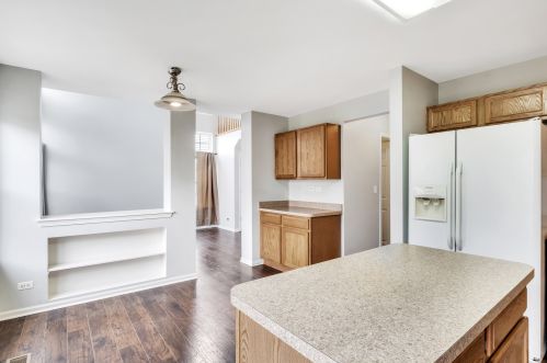 590 Yorkshire Ln, Pingree Grove IL  60140-9159 exterior