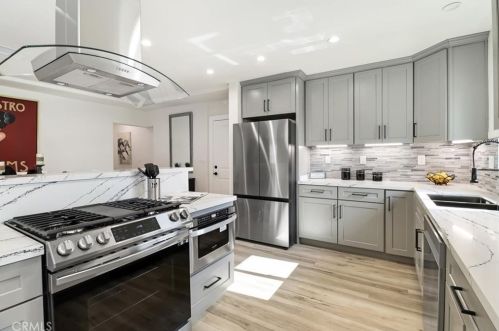 295 Poppyfields Dr, Altadena CA  91001-4837 exterior
