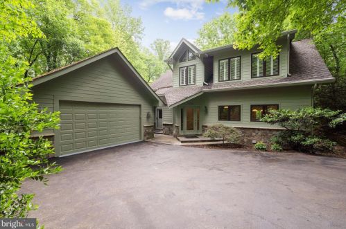 11294 Spyglass Cove Ln, Herndon, VA 20191-4518