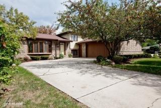 7835 Cherry Tree Ln, Willowbrook IL  60527-2468 exterior