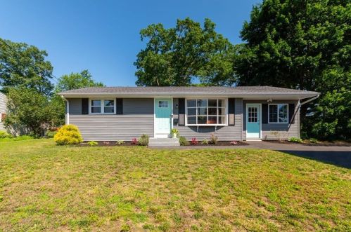 27 Rawlinson Dr, Coventry, RI 02816-5561