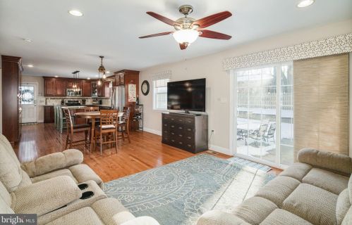 834 Edge Park Dr, Tavistock NJ 08033-1022 exterior