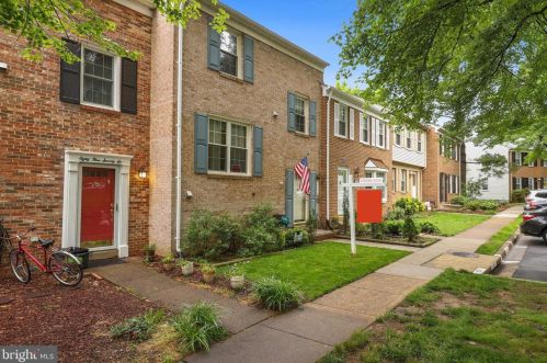 8374 Luce Ct, Springfield, VA 22153-3320