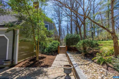 432 Ednam Dr, Charlottesville, VA 22903-4716
