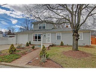 18 Meadowcrest Dr, East Providence, RI 02915-2419