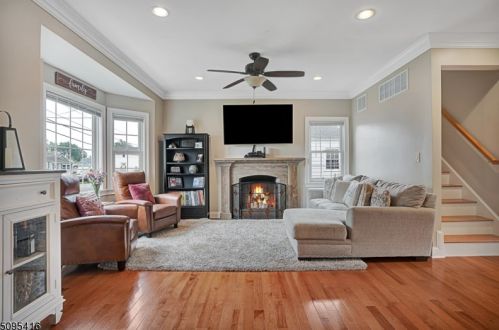 5 Riha St, Bridgewater, NJ 08807-3323