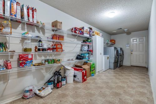 1461 Hedgewood Trl, Fort Worth TX  76112-4455 exterior