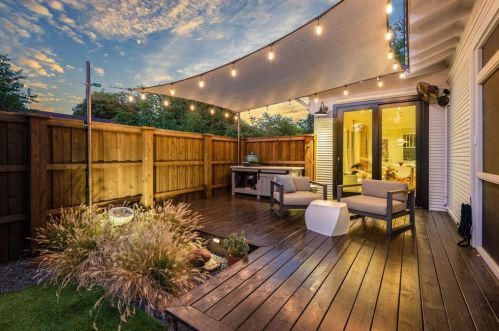 319 Edgefield Ave, Dallas TX  75208-5316 exterior