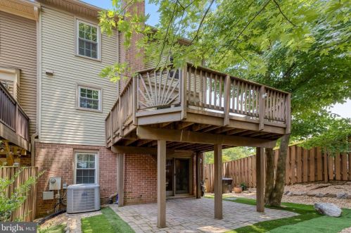 7218 Gentian Ct, Springfield VA  22152-3847 exterior