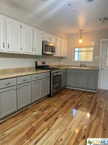 514 San Marcos St, Seguin, TX 78155-4741